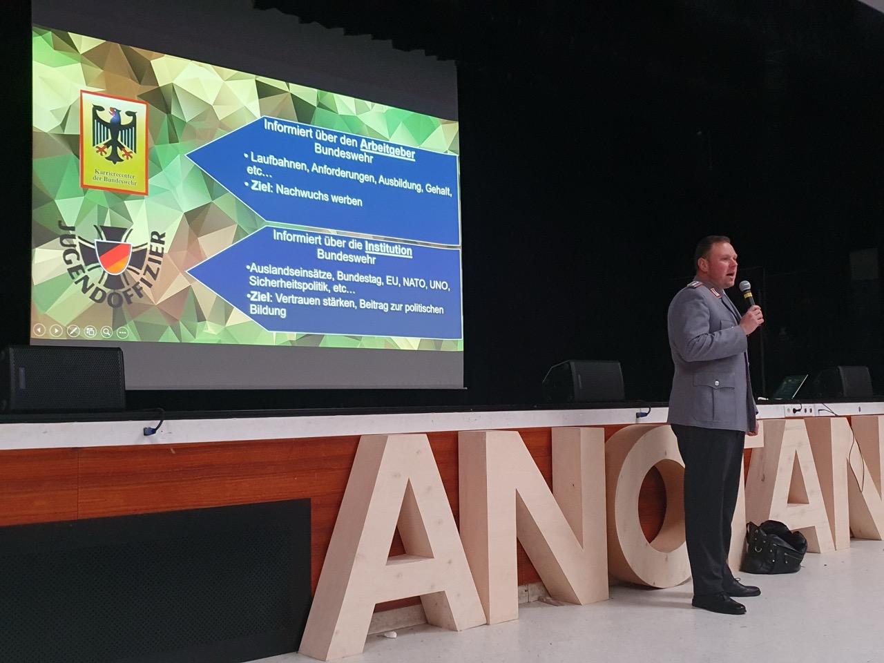 26.04.   Jugendoffizier